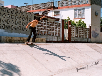 javi-50-50-grind-dike